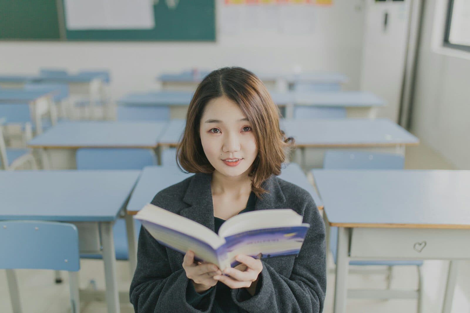 Đọc sách giữa giảng đường