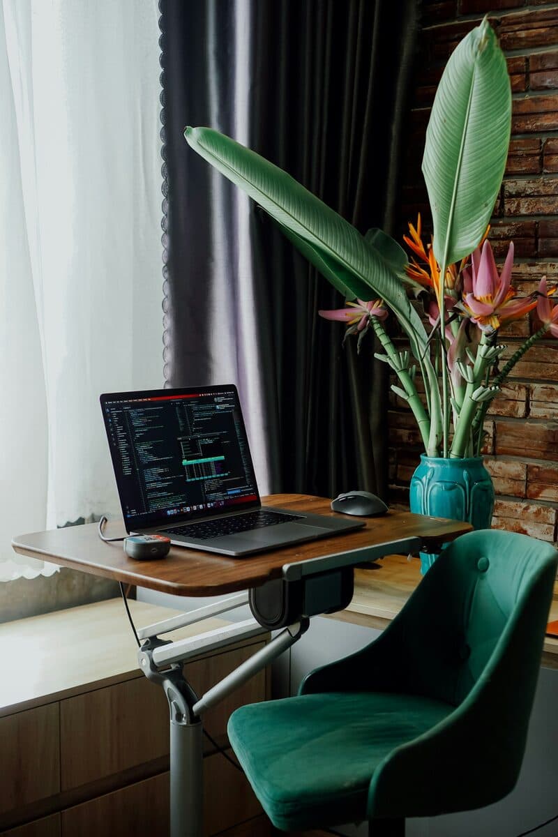 Góc làm bài · laptop